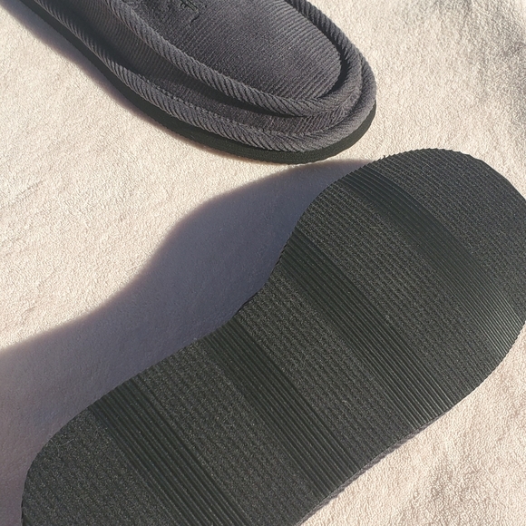 FTP Slippers size 8 - Picture 3 of 3